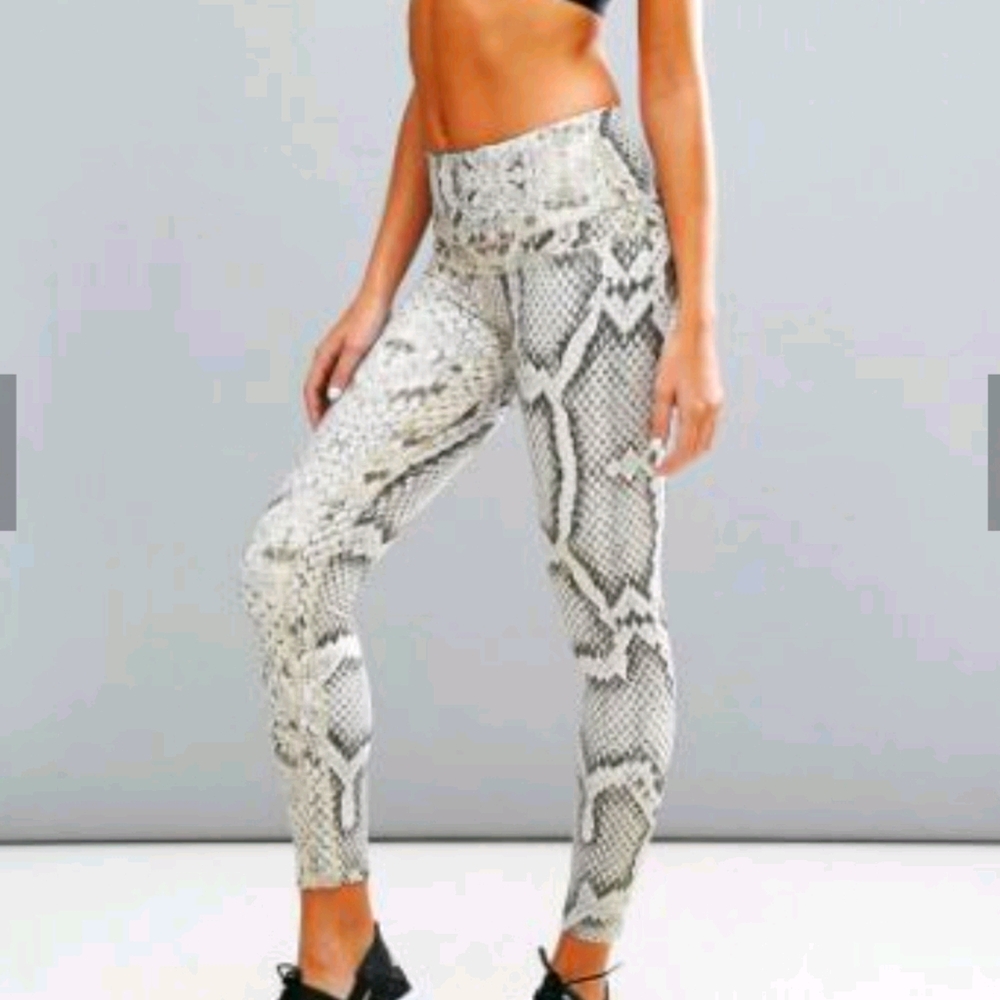 Varley Snakeskin Print buttery soft leggings Small